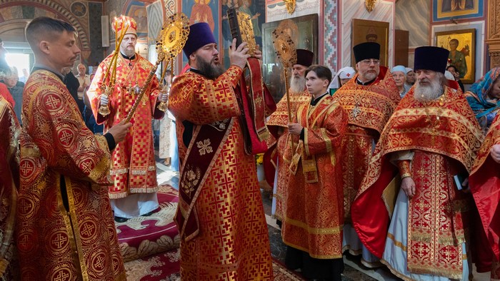 http://nikolskii.com/chronicle/v-den-pamyati-svyatitelya-i-chudotvorcza-nikolaya-episkop-feoktist-sovershil-liturgiyu-v-nikolskom-monastyre/