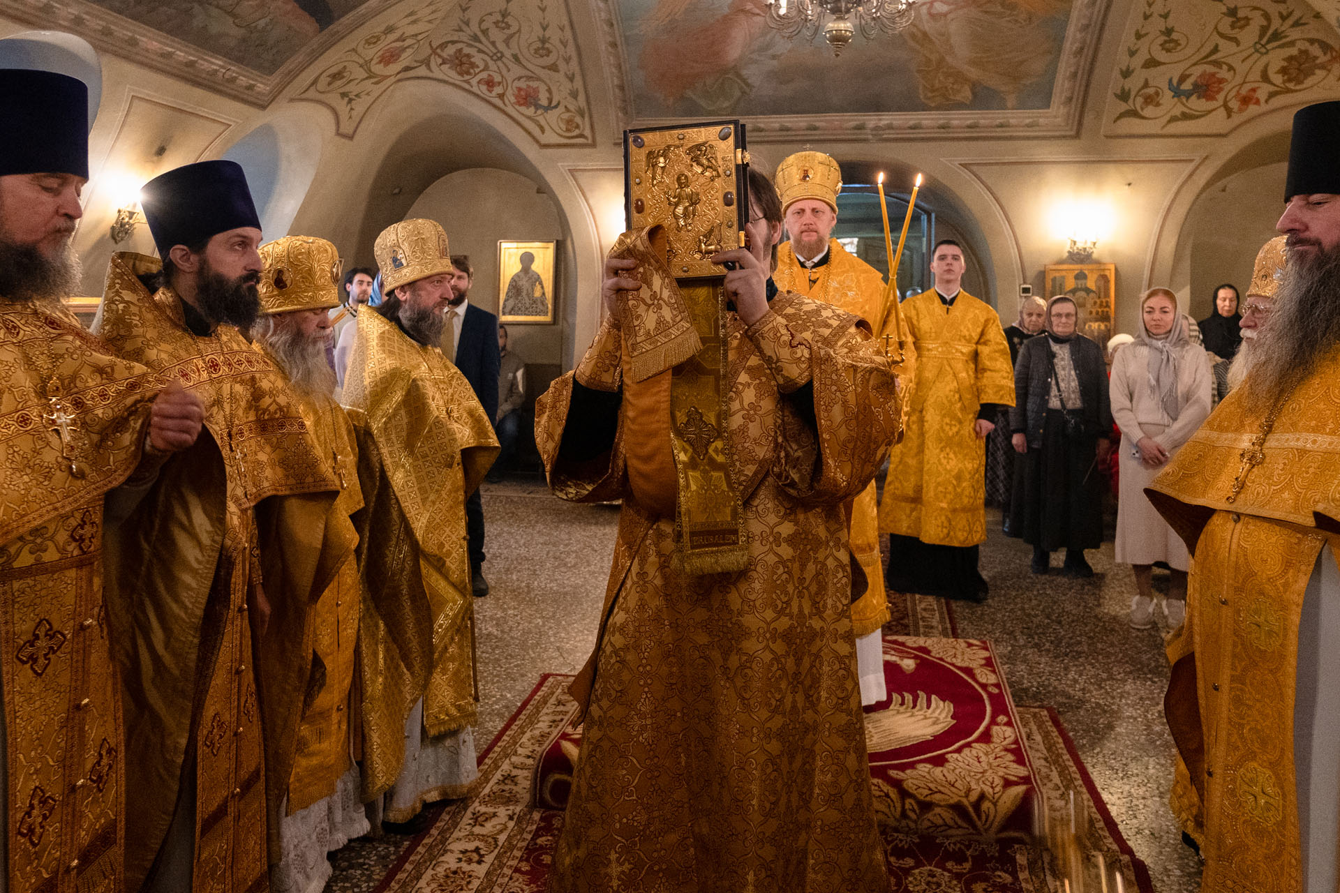 Служба в день перенесения мощей святителя Феоктиста, епископа Новгородского