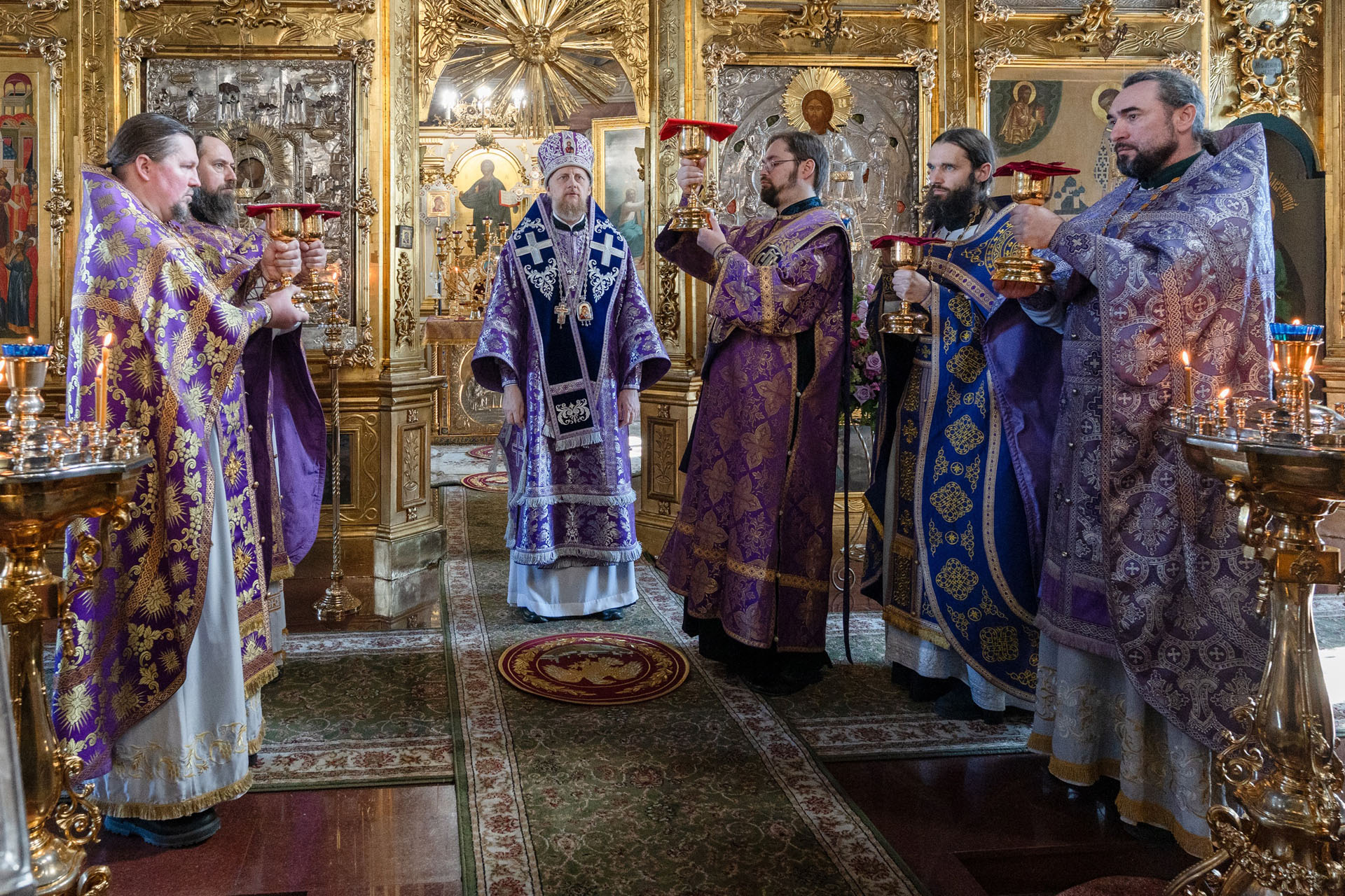 Архиерейское богослужение в Неделю 3-ю Великого поста на подворье Никольского монастыря в Годеново (23 марта 2025 г.)