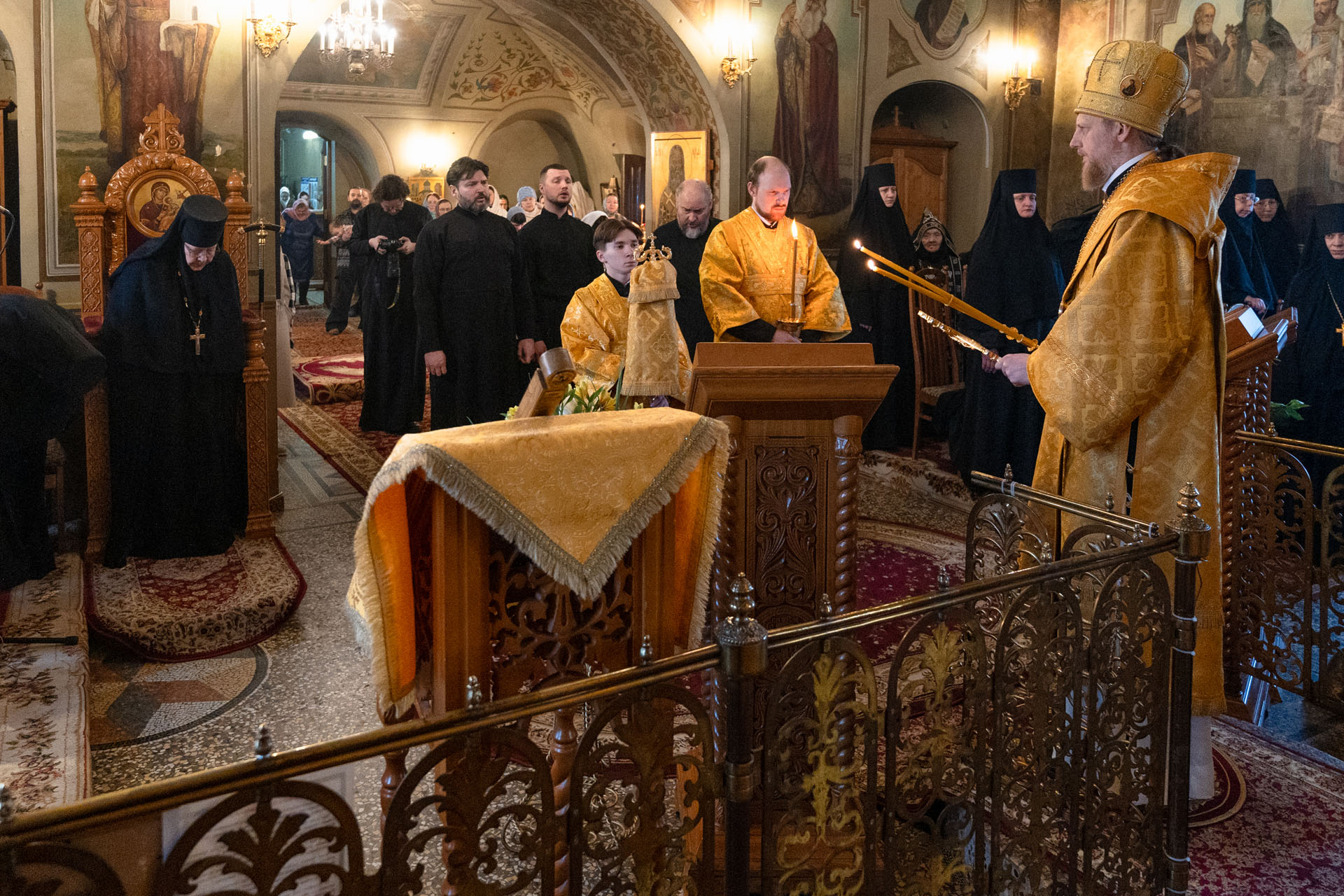 Служба в день перенесения мощей святителя Феоктиста, епископа Новгородского