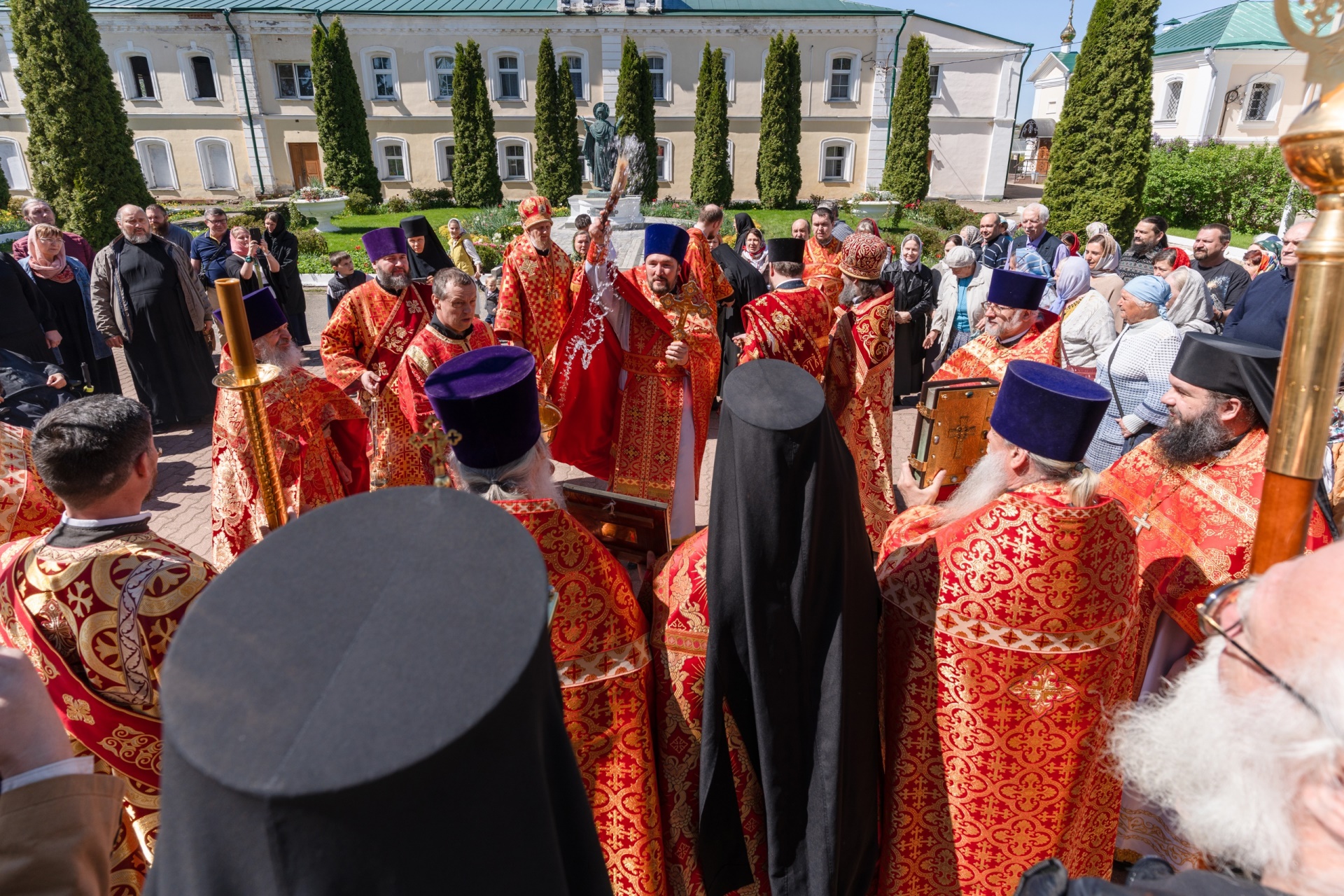 Архиерейское богослужение в день памяти святителя Николая Чудотворца
