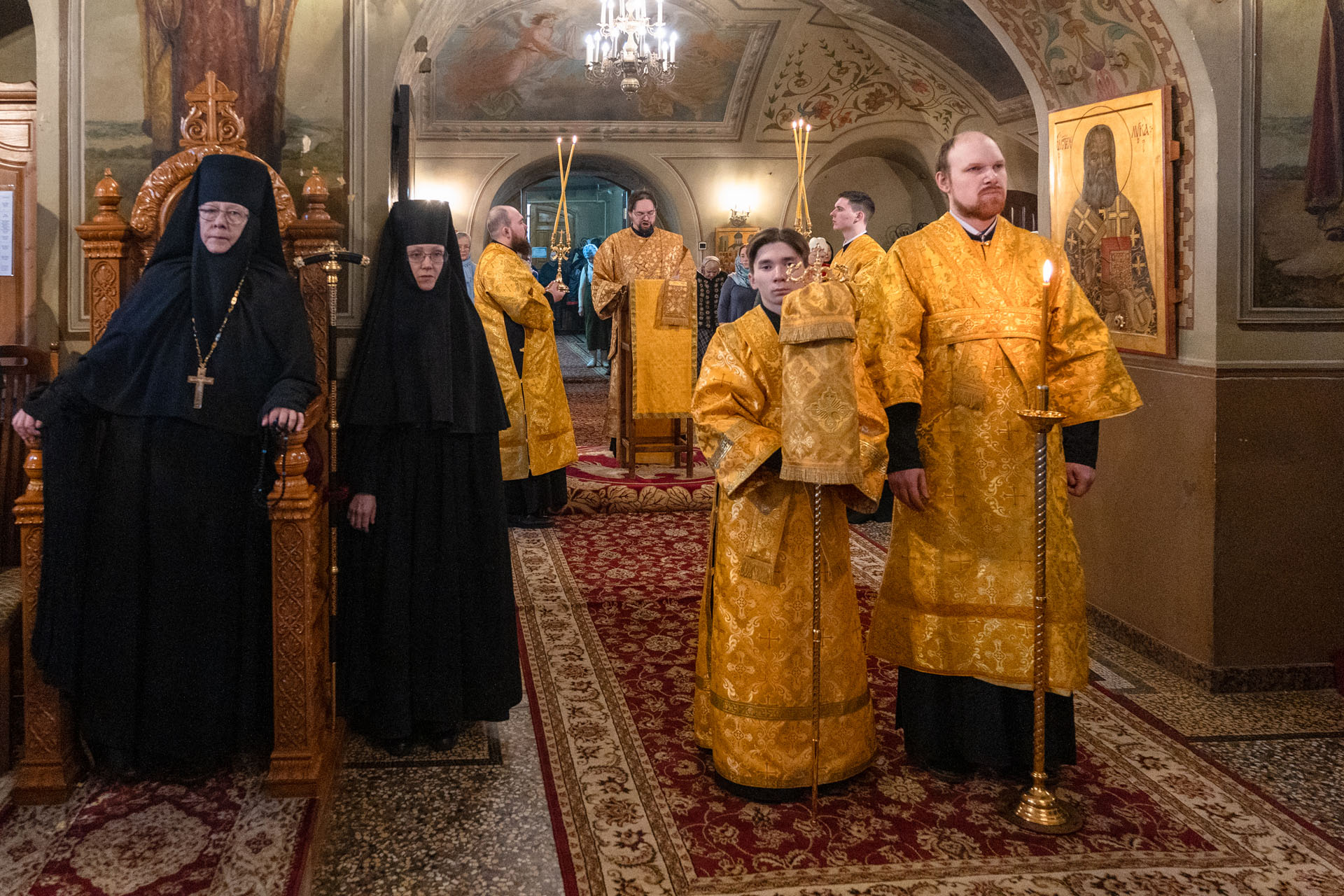 Служба в день перенесения мощей святителя Феоктиста, епископа Новгородского