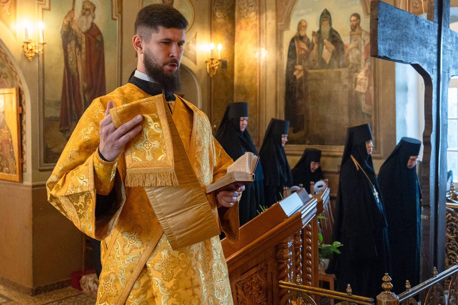 Служба в день перенесения мощей святителя Феоктиста, епископа Новгородского
