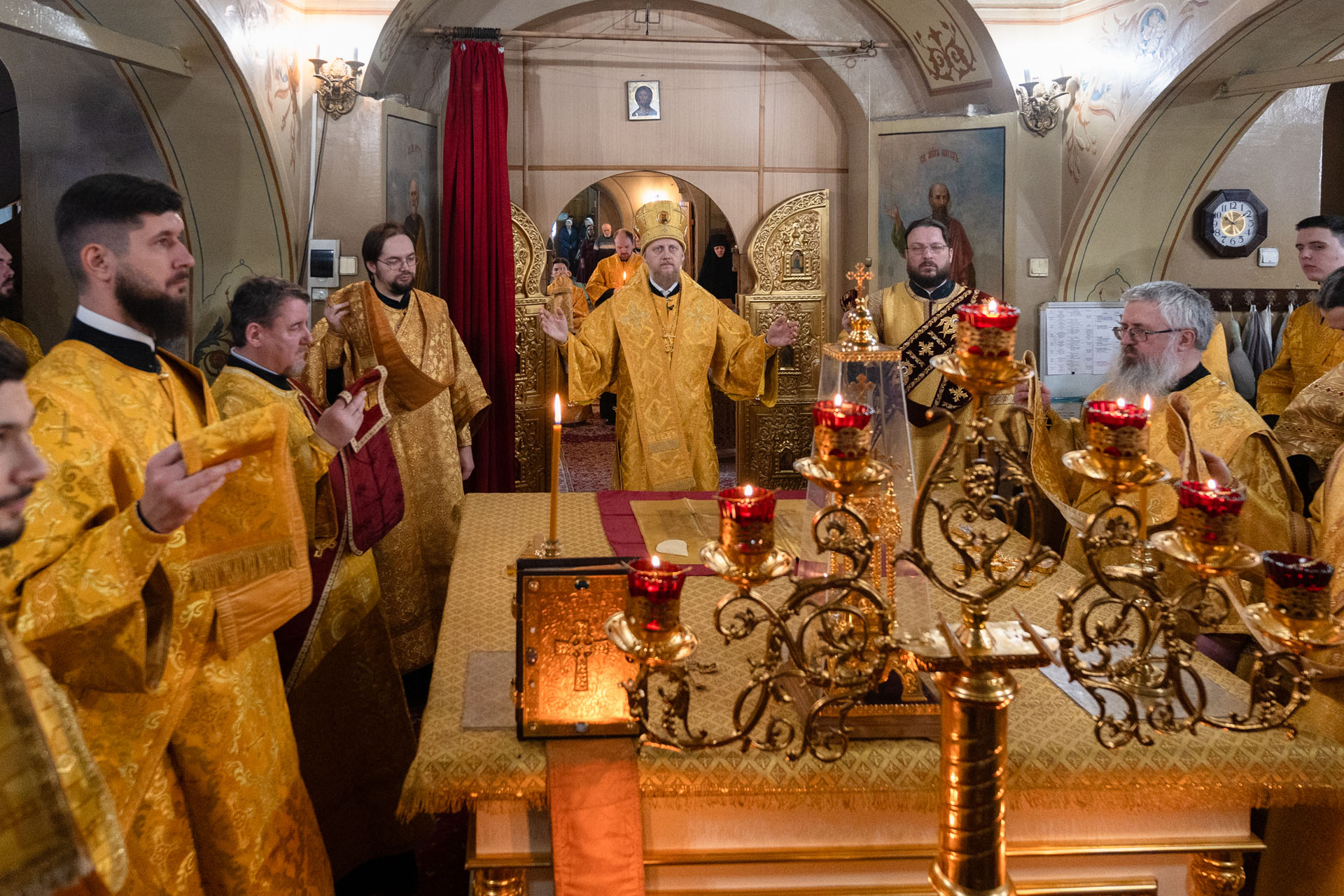 Служба в день перенесения мощей святителя Феоктиста, епископа Новгородского