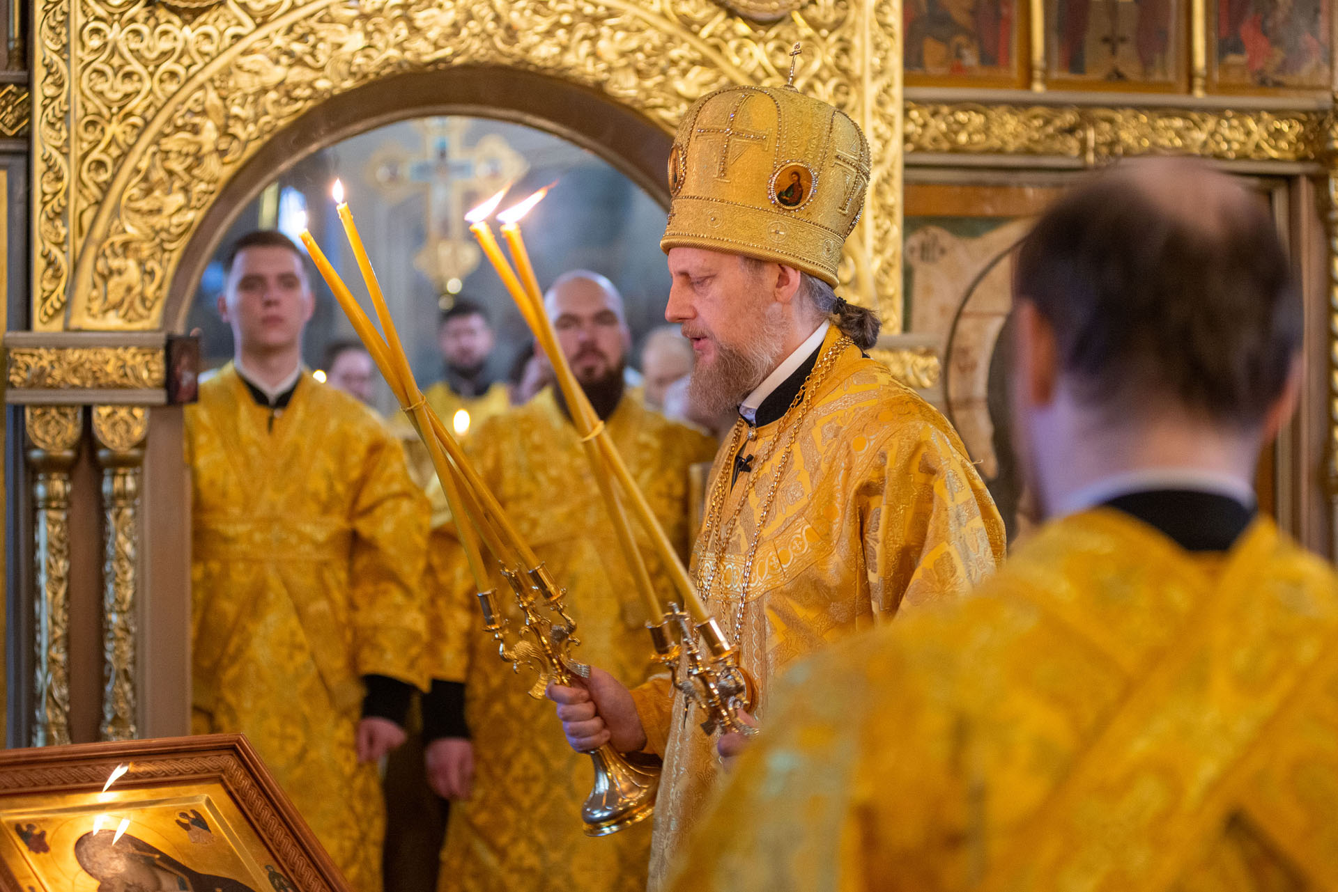 Служба в день перенесения мощей святителя Феоктиста, епископа Новгородского