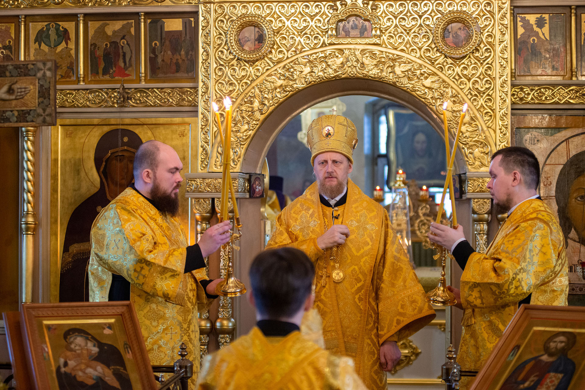 Служба в день перенесения мощей святителя Феоктиста, епископа Новгородского