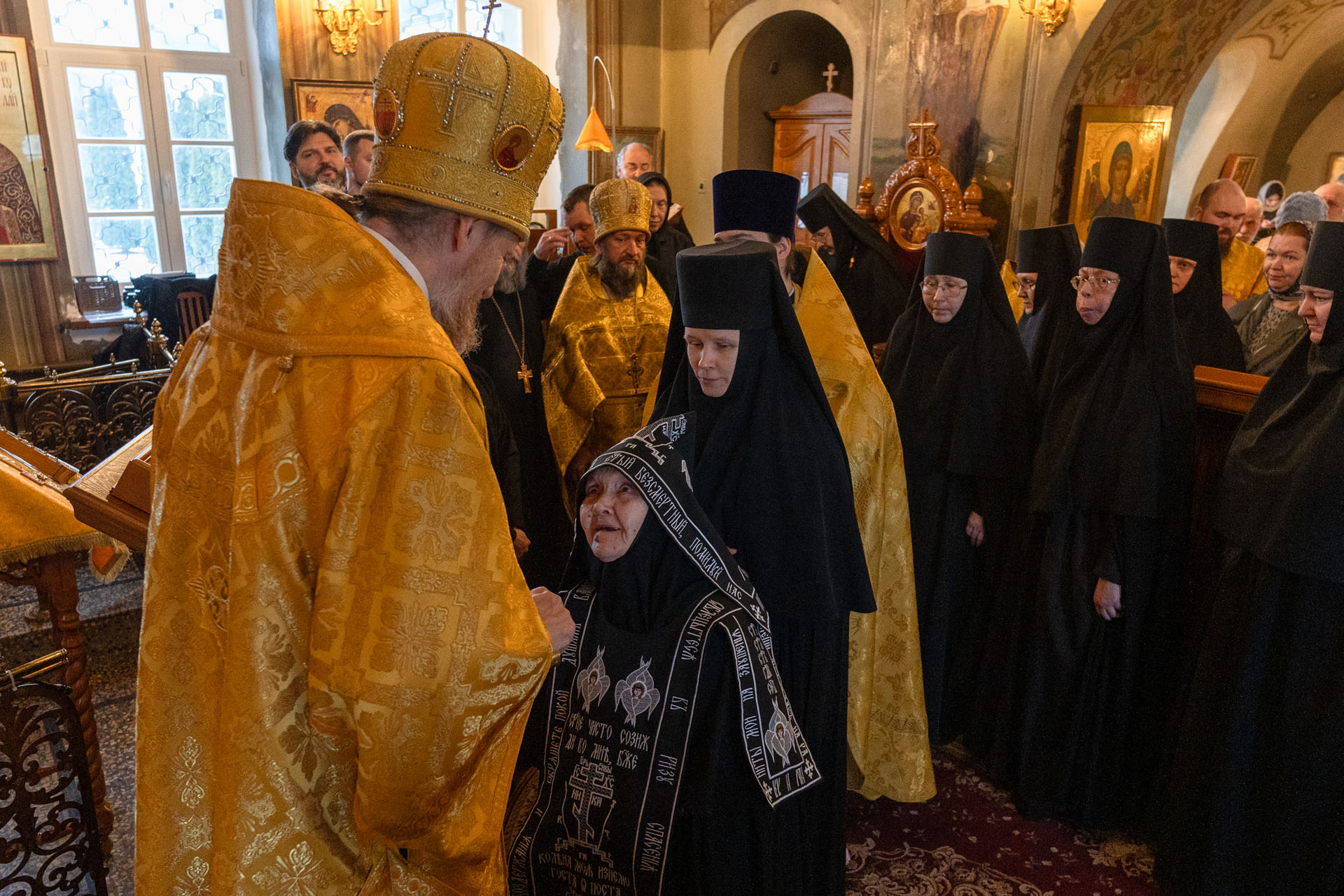 Служба в день перенесения мощей святителя Феоктиста, епископа Новгородского